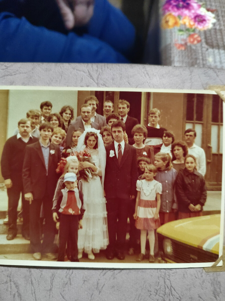 Такие молодые папа и мама) Папы, к сожалению, уже нет... 