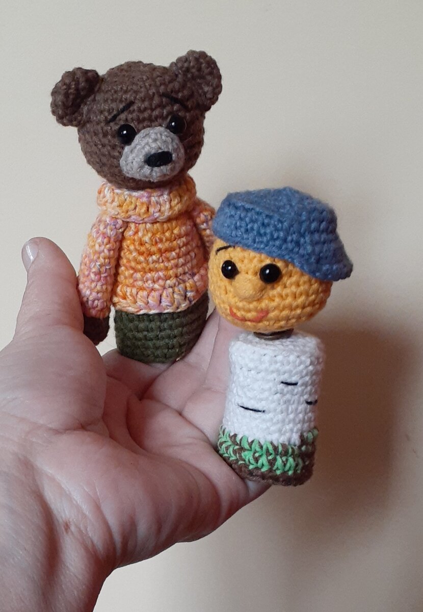 Вязаные игрушки. Колобок и медведь.