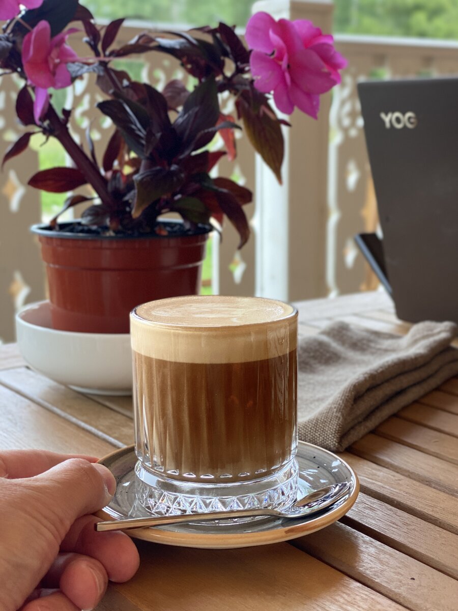 Такая подача капучино на миндальном молоке в глуши Тверской области