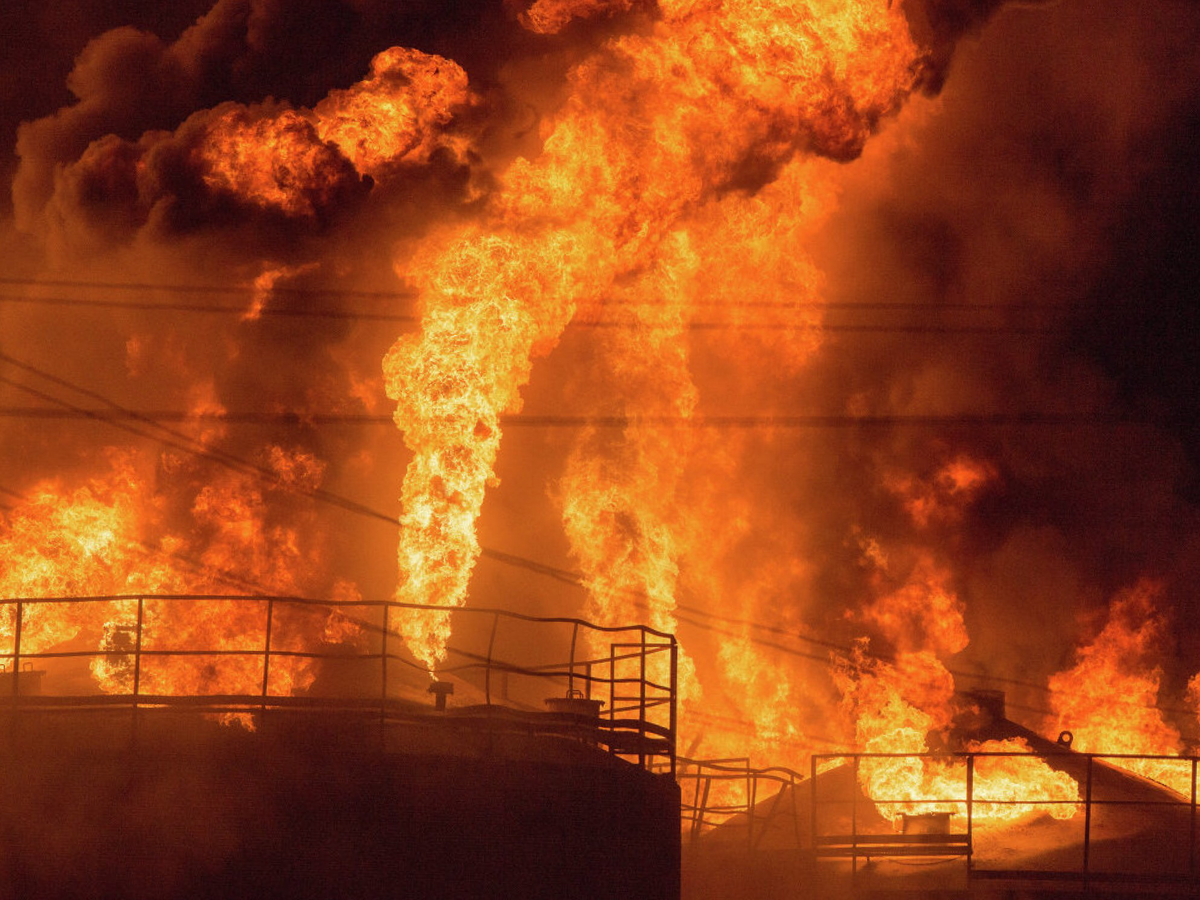 Киев пожар Нефтебаза. Пожары на промышленных объектах. Техногенные пожары.