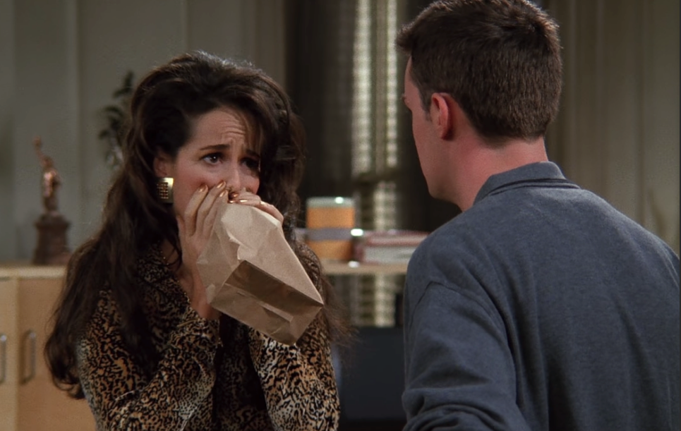 Уже само выражение лица этой женщины отражает тревогу и страдание, что и вызывает к жизни гипервентиляцию