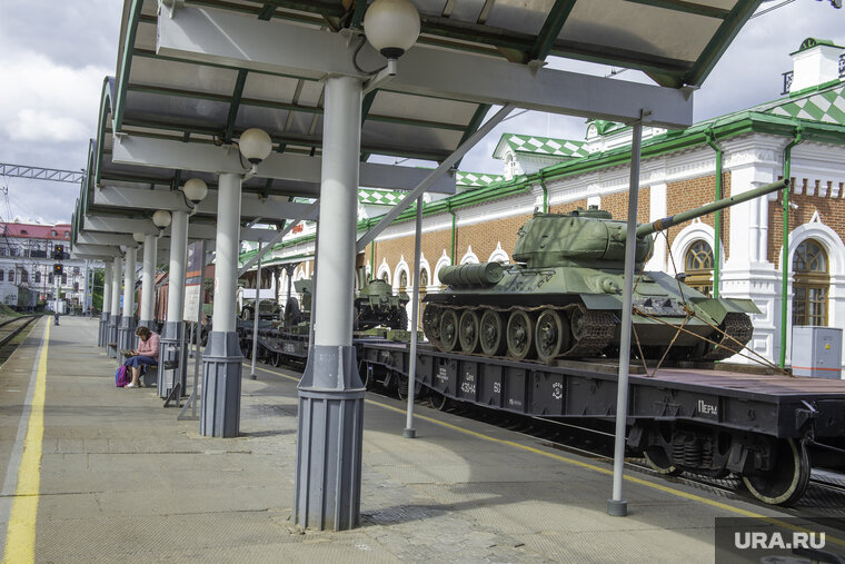    Выставка «Оружие победы» была открыта к Дню города