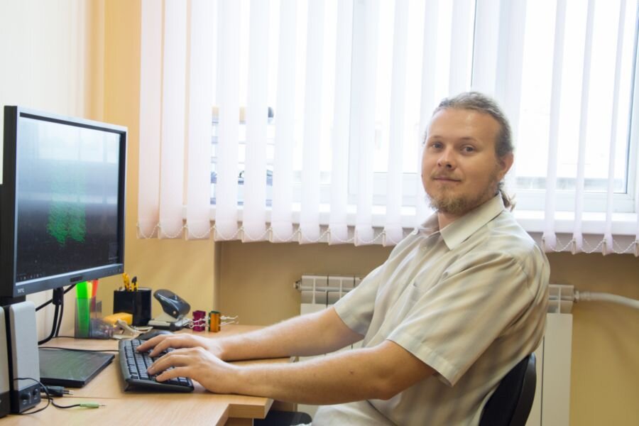    Старший научный сотрудник лаборатории многомасштабного моделирования многокомпонентных функциональных материалов химического факультета ЮУрГУ Геннадий Макаров / ©Виктория Матвейчук