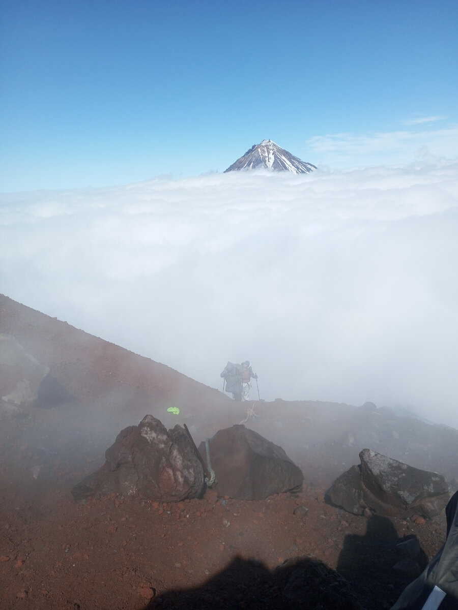 Вершина Корякского вулкана - когда облако чуть опустилось.