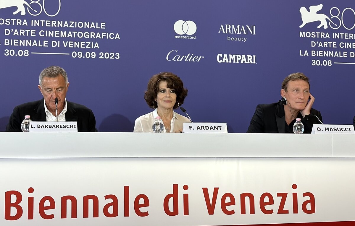    Лука Барбарески, Фанни Ардан и Оливер Мазуччи  Софья Липенкова/ТАСС