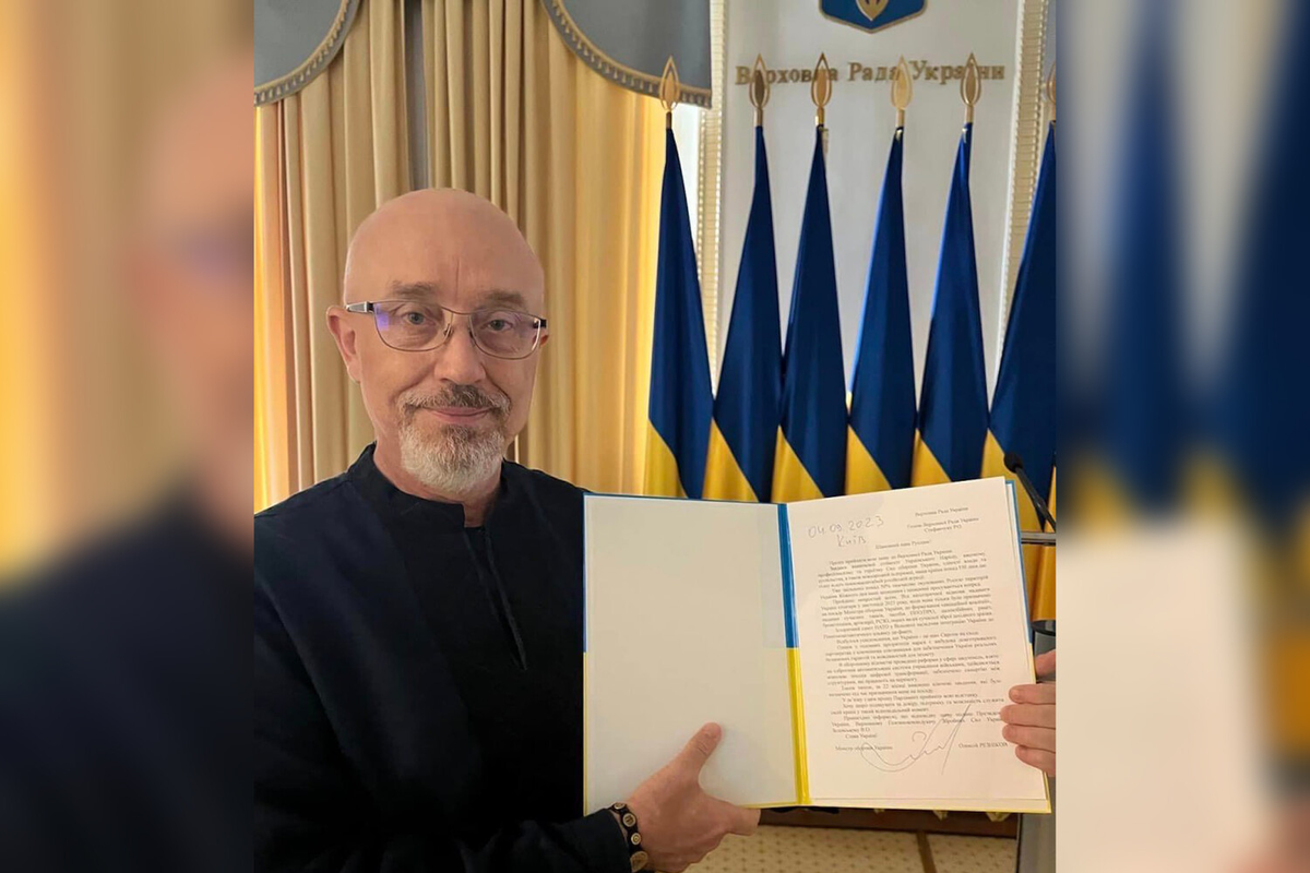 Алексей Резников с заявлением об отставке, 4 сентября 2023 года / Фото: Ukraine's Defence Minister Oleksii Reznikov via Twitter