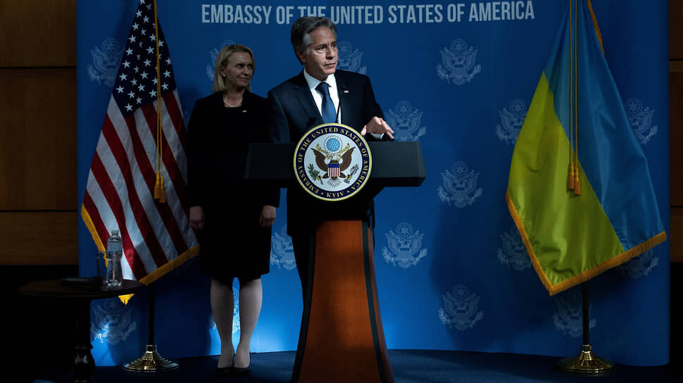 Фото: Reuters📷Энтони Блинкен и посол США на Украине Бриджет Бринк в посольстве США в Киеве 6 сентября
