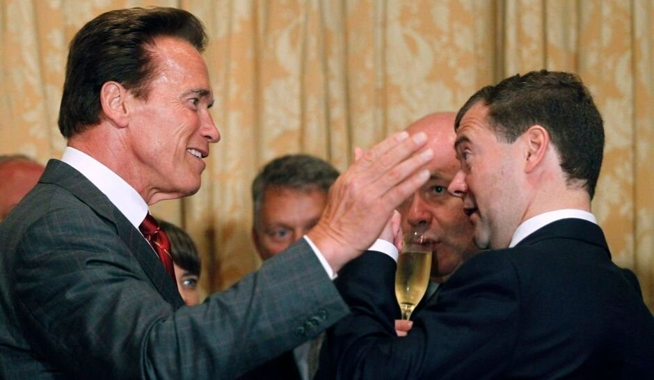 Источник: https://www.parismatch.com/Actu/International/Schwarzenegger-et-Medvedev-se-parlent-sur-Twitter-171827