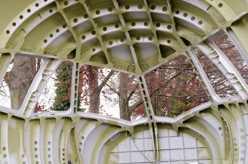 1. Остатки Fairchild Dornier 728 в техническом музее г. Шпайер. Необычный вид из кабины. Думаю, никакой пилот не обрадуется, увидев такое дело из кабины своего самолёта