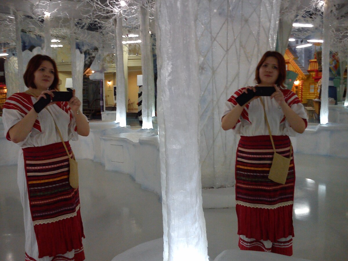 Это я в рабочей одежде. Нам ее выдавали на целую смену и нужно было весь день в ней ходить. 