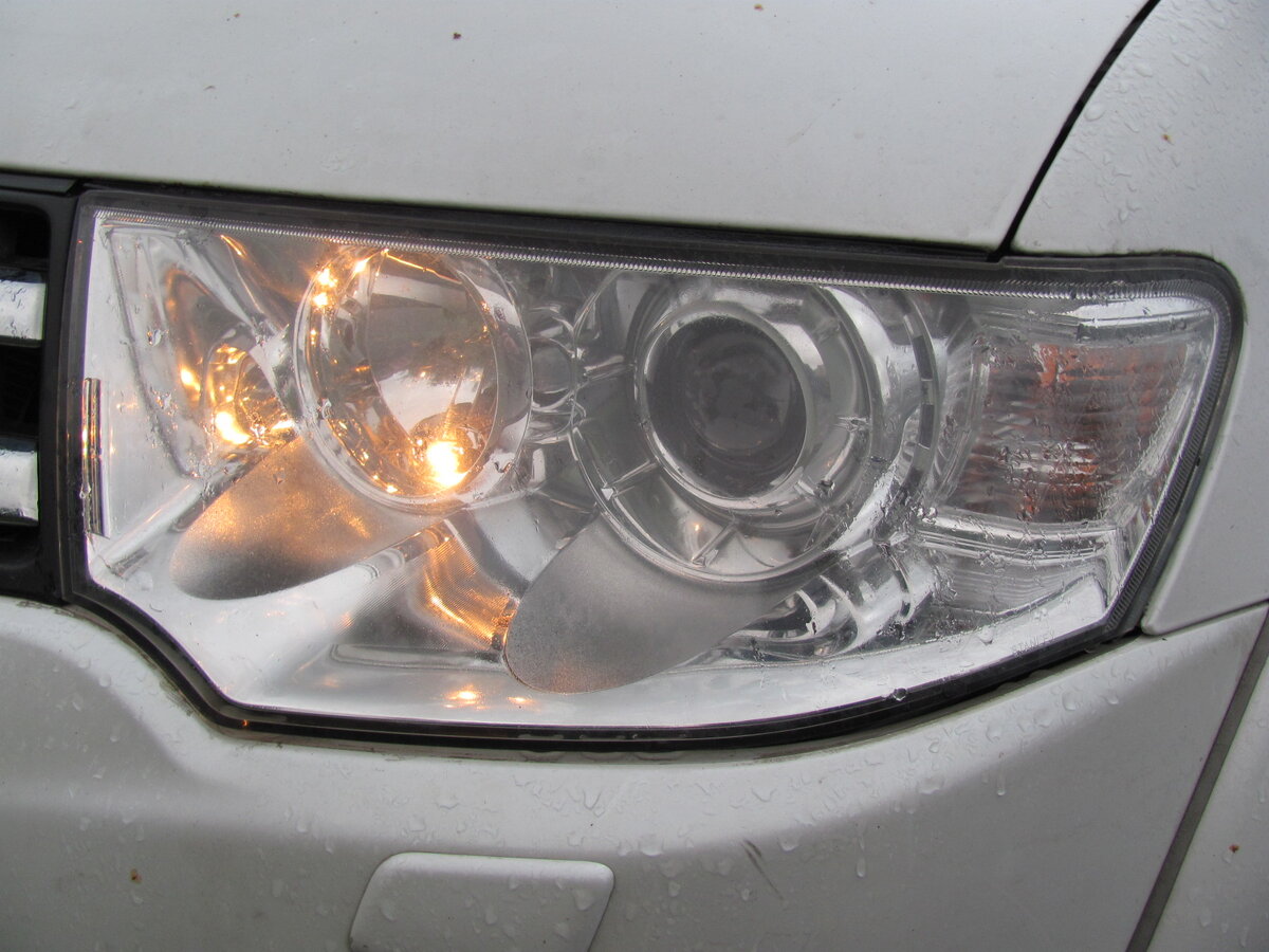 Лампочка габаритных огней в фаре автомобиля