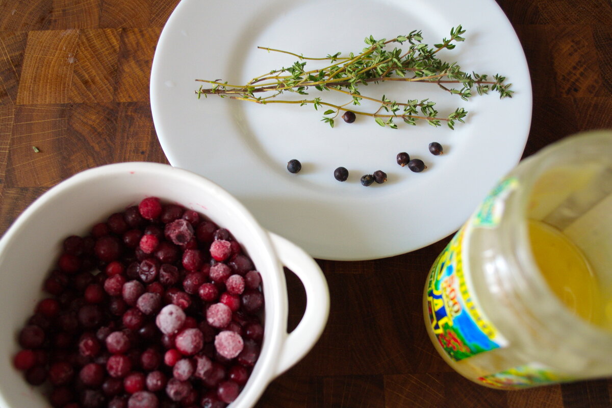 Любой из этих ингредиентов, кроме меда, можно убрать или добавить свой.