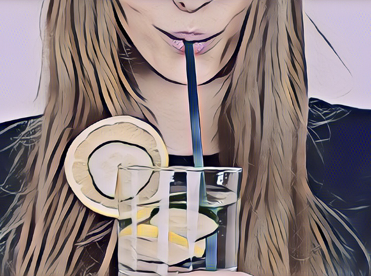 Обязательно следите за температурой: не должна быть холодной или горячей! Хотите принести здоровью пользу пейте воду с лимоном не менее и не более 30*-40* градусов.(фото с Яндекс картинки)