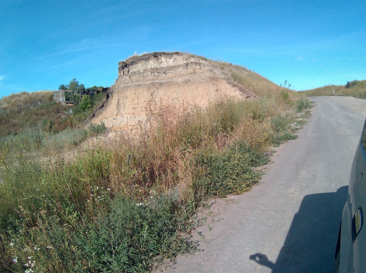 "спилили" две горы, справа и слева от дороги. Мешались...