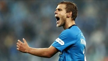 Фото: fc-zenit.ruНапомним, сегодня, 6 сентября, стало известно, что Кокорин, а также его брат Кирилл, раньше срока выйдут на свободу из колонии, куда они попали, будучи признанными виновными в резонансных драках в Москве в октябре 2018 года. Решение суда вступит в силу не сразу.
