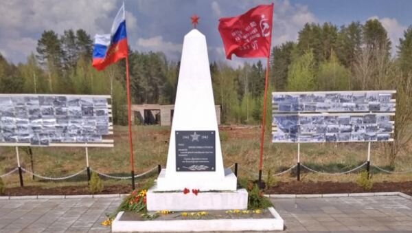 В память о своих земляках, переживших войну, активисты ТОСа установили обелиск Фото: ВК «Деревня Ракитино Хвойнинского района»