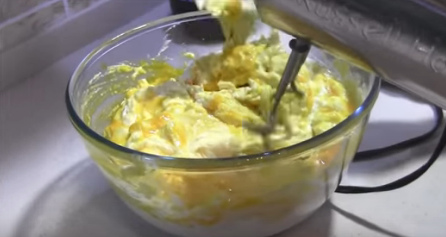 Миксером перемешать.