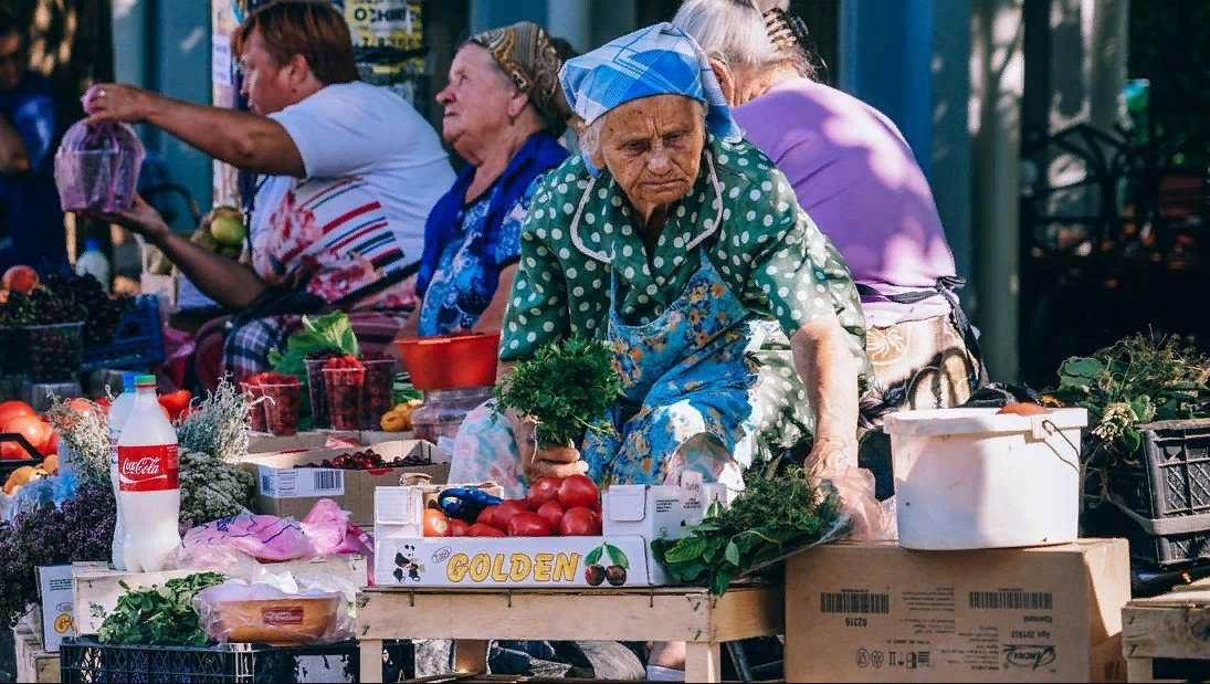 Почему моя подруга никогда не покупает овощи и зелень у бабушек, которые их вырастили сами (это не может быть правдой)