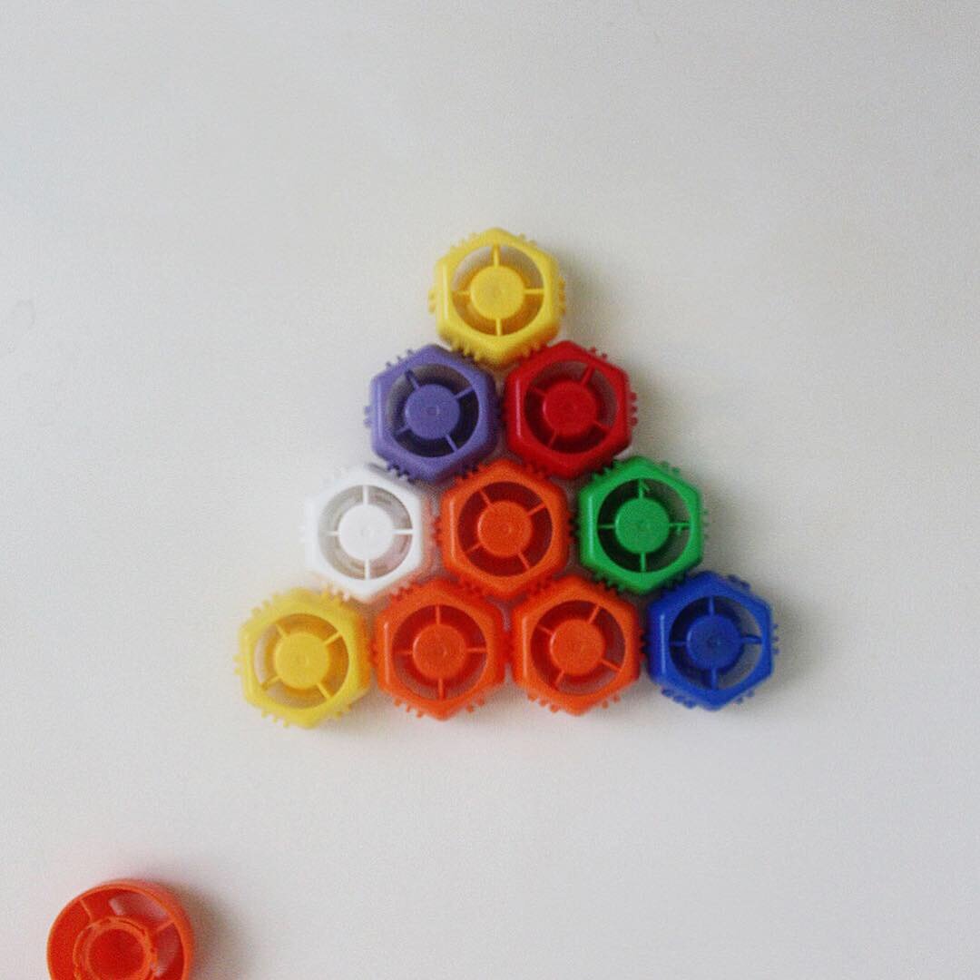 Схема из крышек от фрутоняня