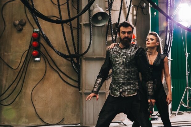 Хан и Ксения. Кадр из к/ф "Защитники".