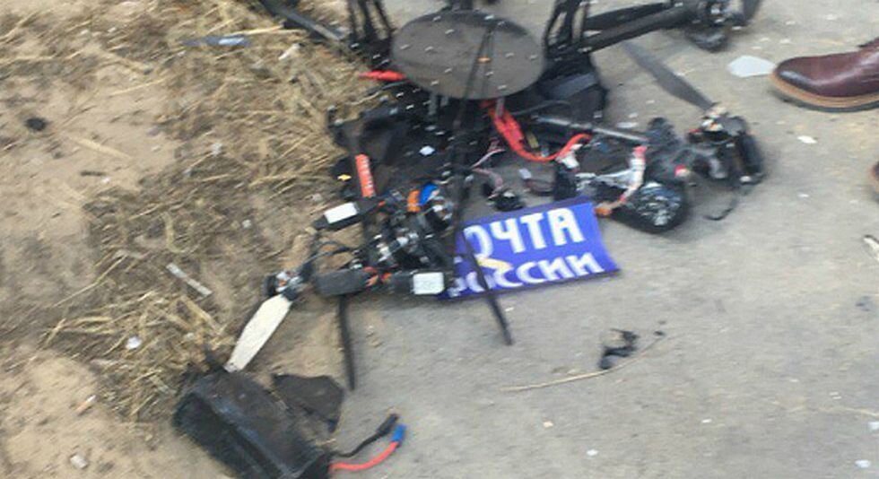 А это кадр из новостей - дрон Почты России на тестировании взлетел, а потом сразу упал