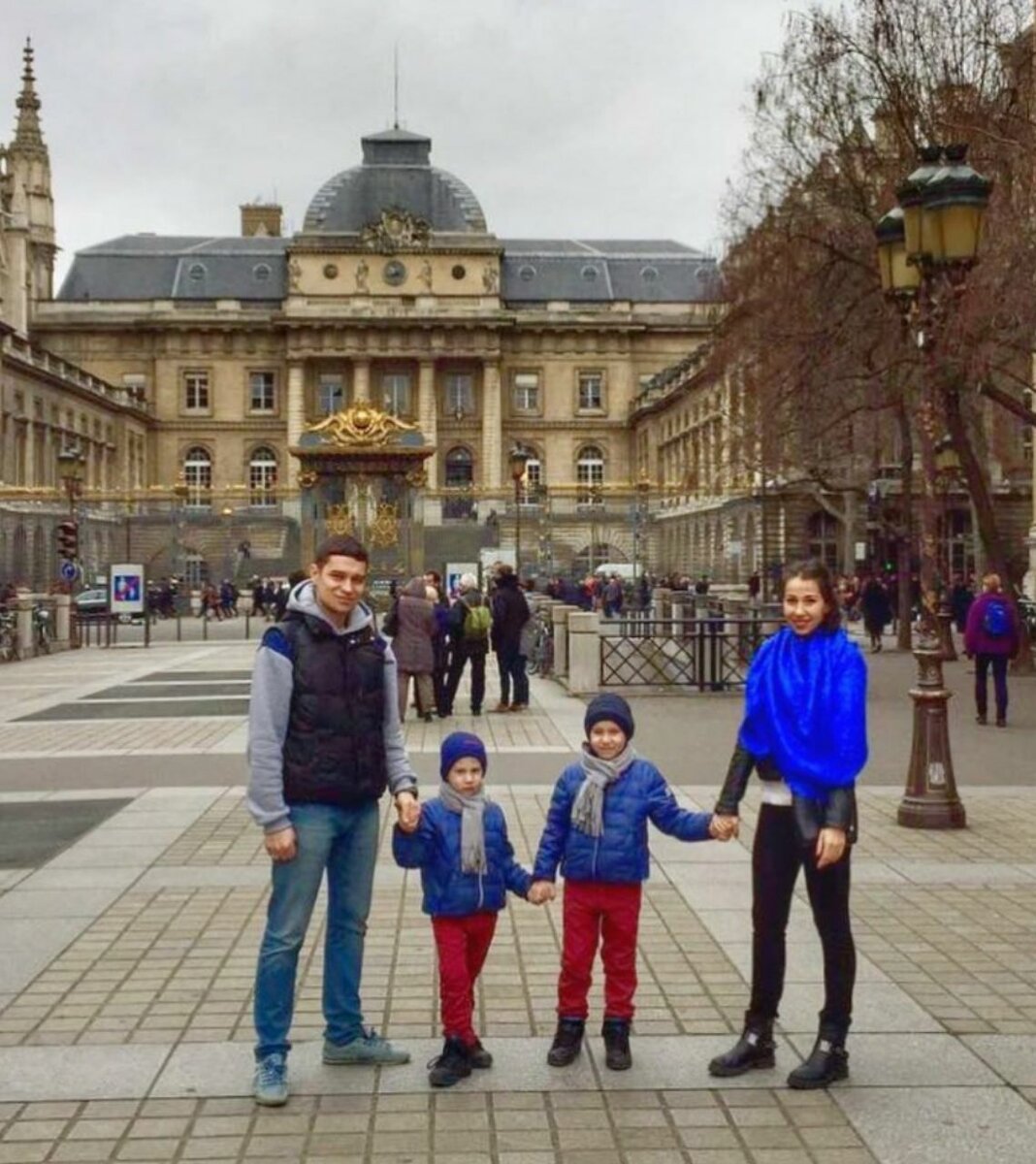 Фото из личного архива: семейные путешествия в Париже, на Крите, во Флоренции и Таллине