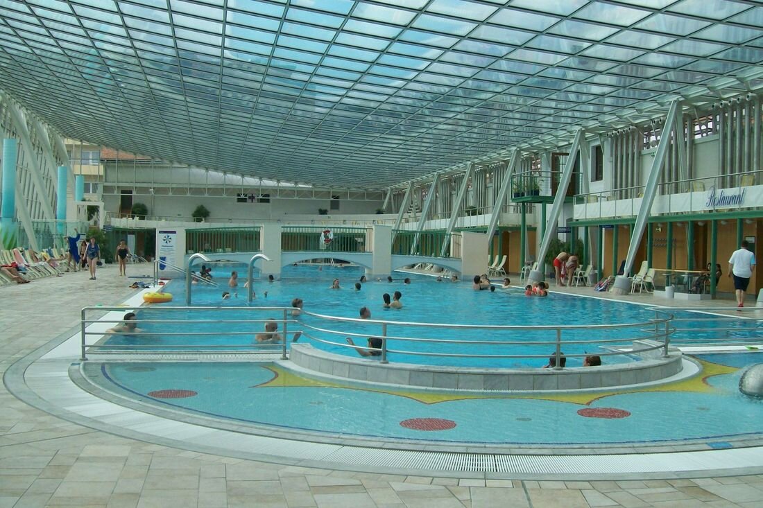 Так выглядит "цензурная" часть терм в Бадене: бассейн с тёплой водой.