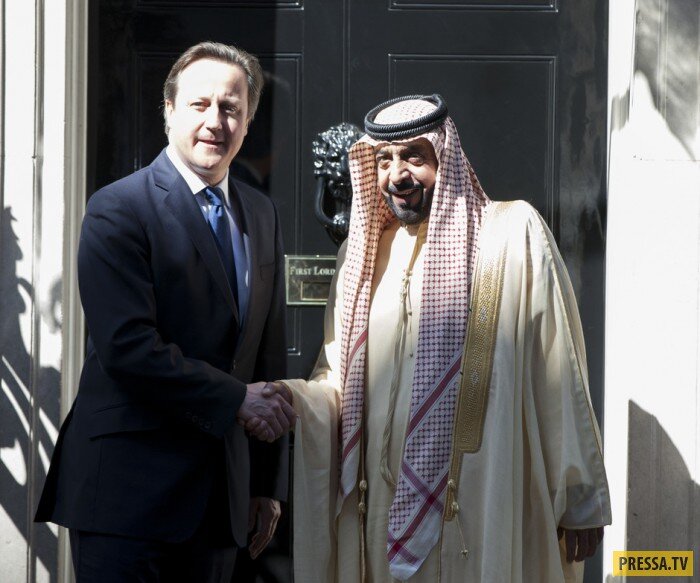 Дэвид Кэмерон и шейх Халифа бен Заид Аль Нахайян. 
