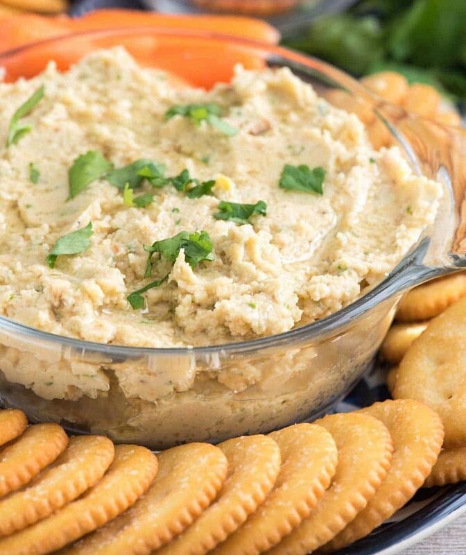 Ингредиенты: 
- 120 мл. конопляного масло Extra Virgin; 
- 250 гр. белой фасоли;
- 50 гр. фундука;
- 1/2 ч. ложки кайенского перца;
- 5 зубчиков чеснока;
- 4 свежих листочков мяты перечной;
- небольшой пучок петрушки;
- 2 ст. ложки лимонного сока;
- соль по вкусу. 