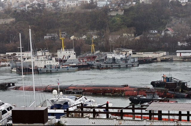 Это большая дизель-электрическая подводная лодка во время ЧП всплыла. В результате инцидента никто не пострадал.