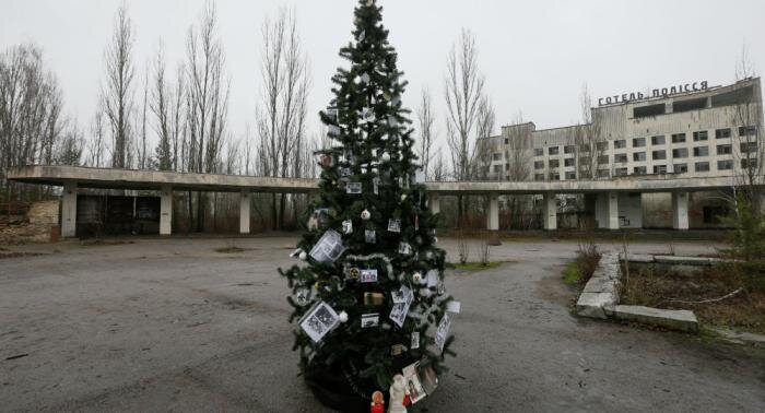 Фотография ёлки в Чернобыле