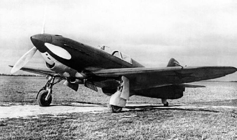 Один из первых серийных истребителей Як-1. 1940 год 