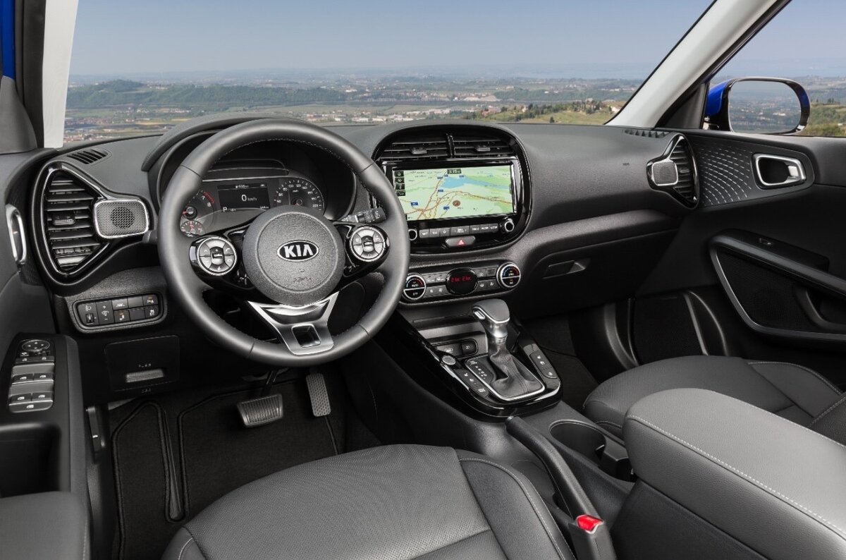 Довольно неплохая и дорогая комплектация