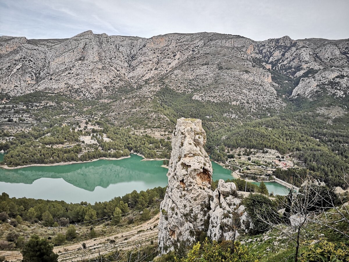 Вид на водохранилище с замка 