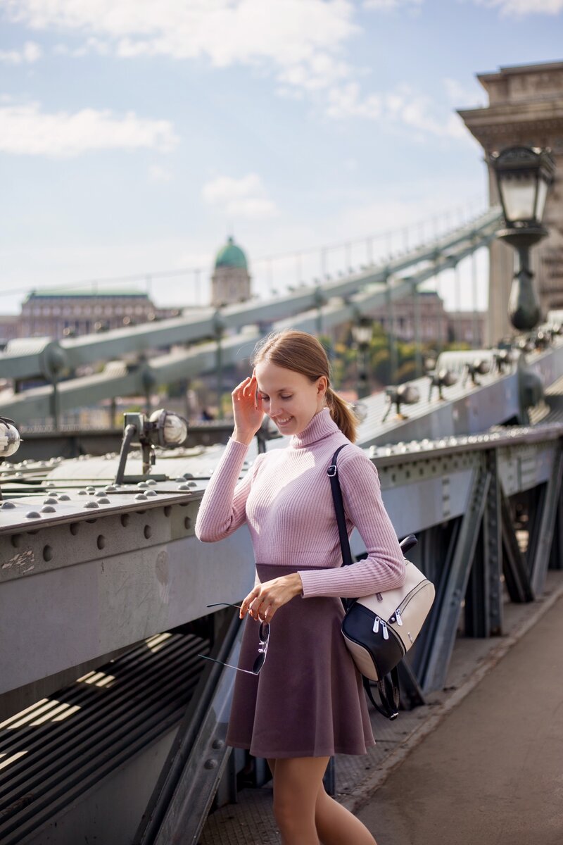Гуляя по солнечному Цепному мосту.