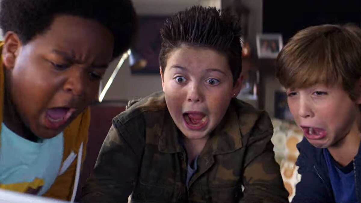 маленькие негодяи фильм 2014. шпион по соседству джеки чан из фильма. комедия с адамом сэндлером и дрю бэрримор. американские семейные комедии. фильмы про непослушных детей комедии.