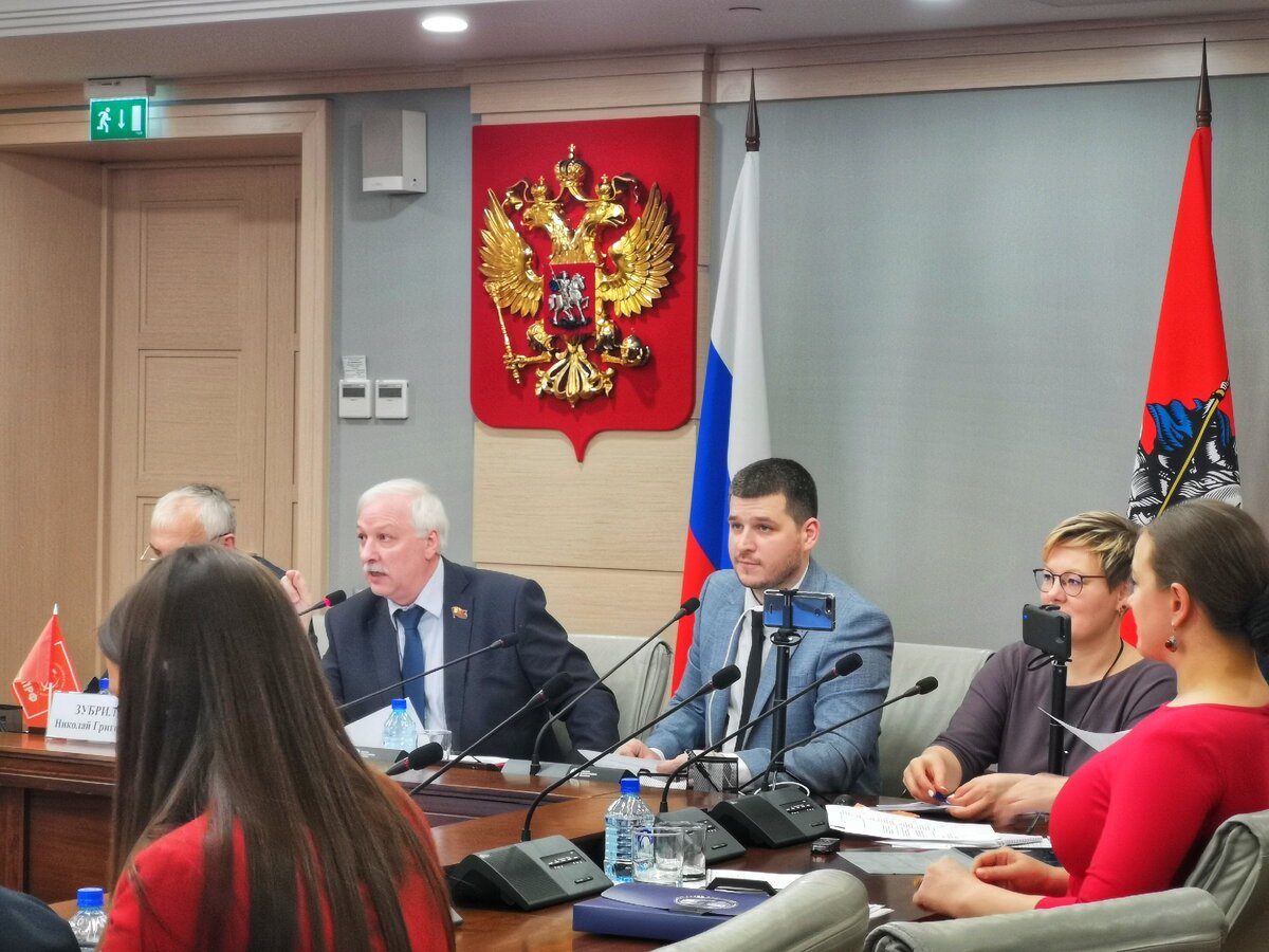 Круглый стол в Мосгордуме, посвященный проблемам реновации в Москве, 30.01.2020 г.