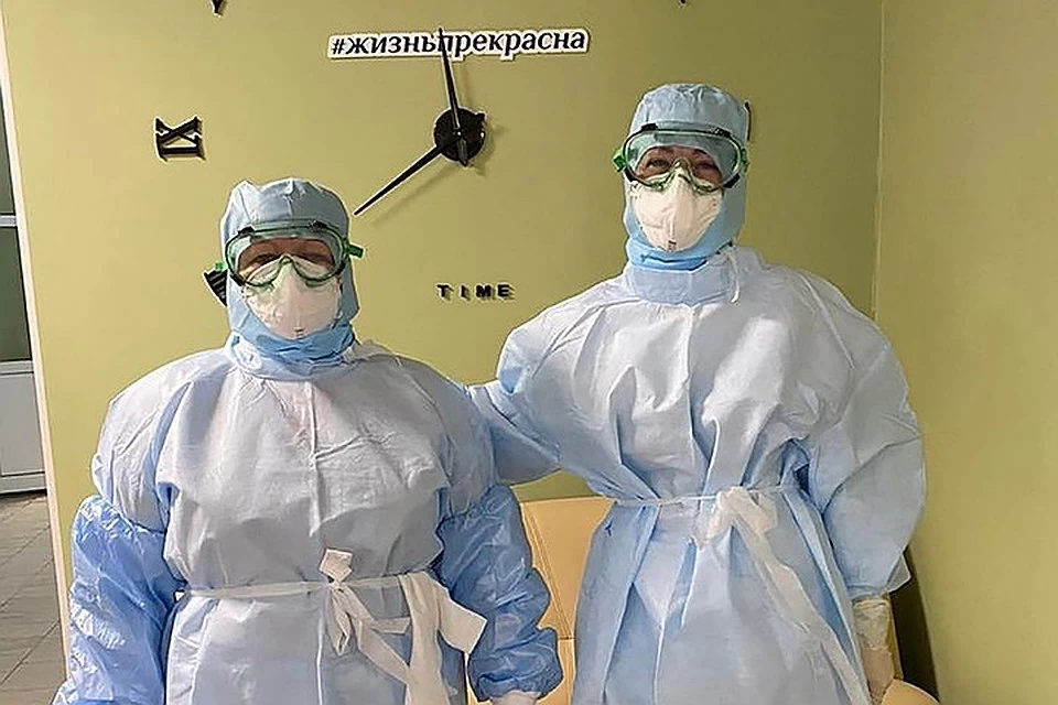 Сотрудницы лечебно-реабилитационного центра "Градостроитель", в котором проживают эвакуированные из Китая граждане РФ. Фото: Оперативный штаб Тюменской области по профилактике коронавируса/ТАСС