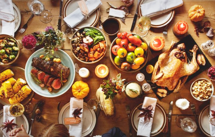 Шикарный стол, не правда ли? 