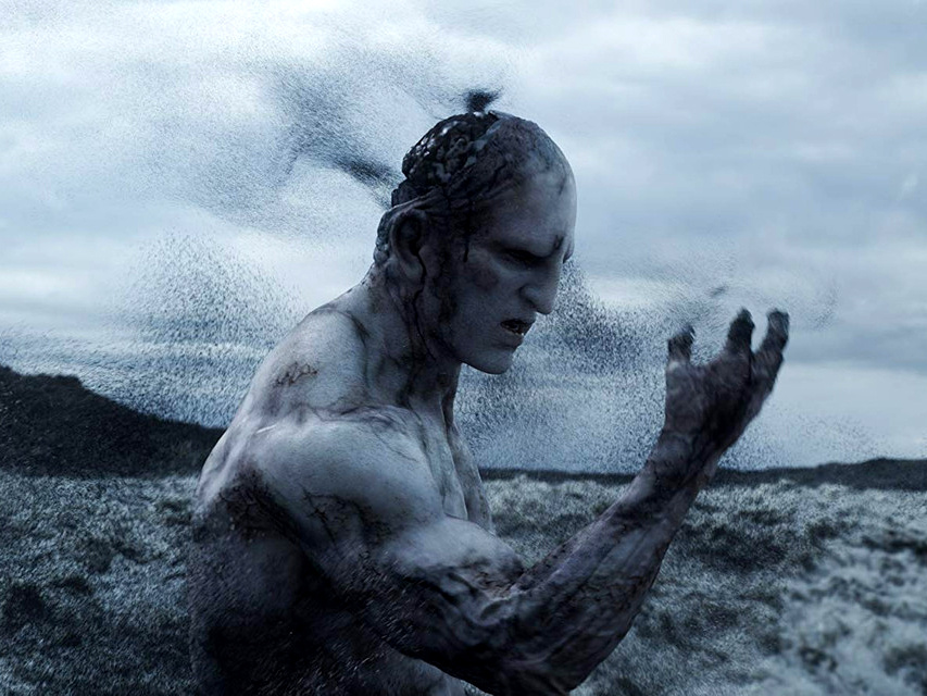 Пришелец расы Инженеров ценой своей жизни зарождает жизнь на Земле (кадр из фильма «Прометей»)