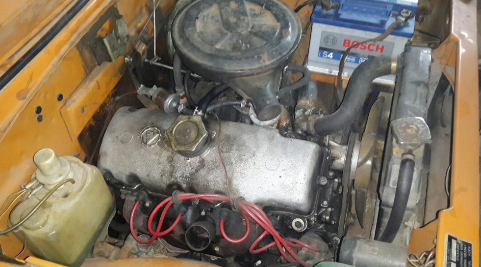(подкапотное пространство Москвича-2140SL, все конечно неидеально, но вполне нормально)