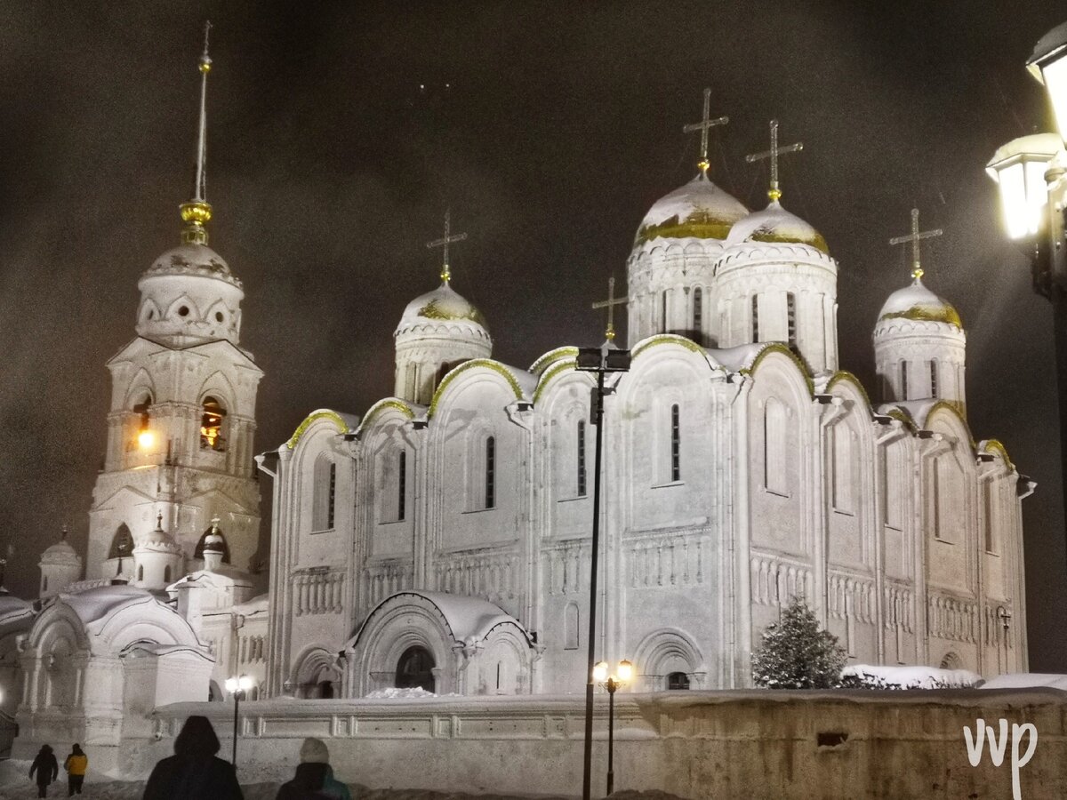 Успенский собор зимним вечером. Владимир