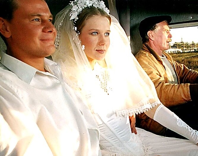 Владислав Галкин, Дарья Михайлова и Владимир Гостюхин в сериале «Дальнобойщики». Кадр из сериала