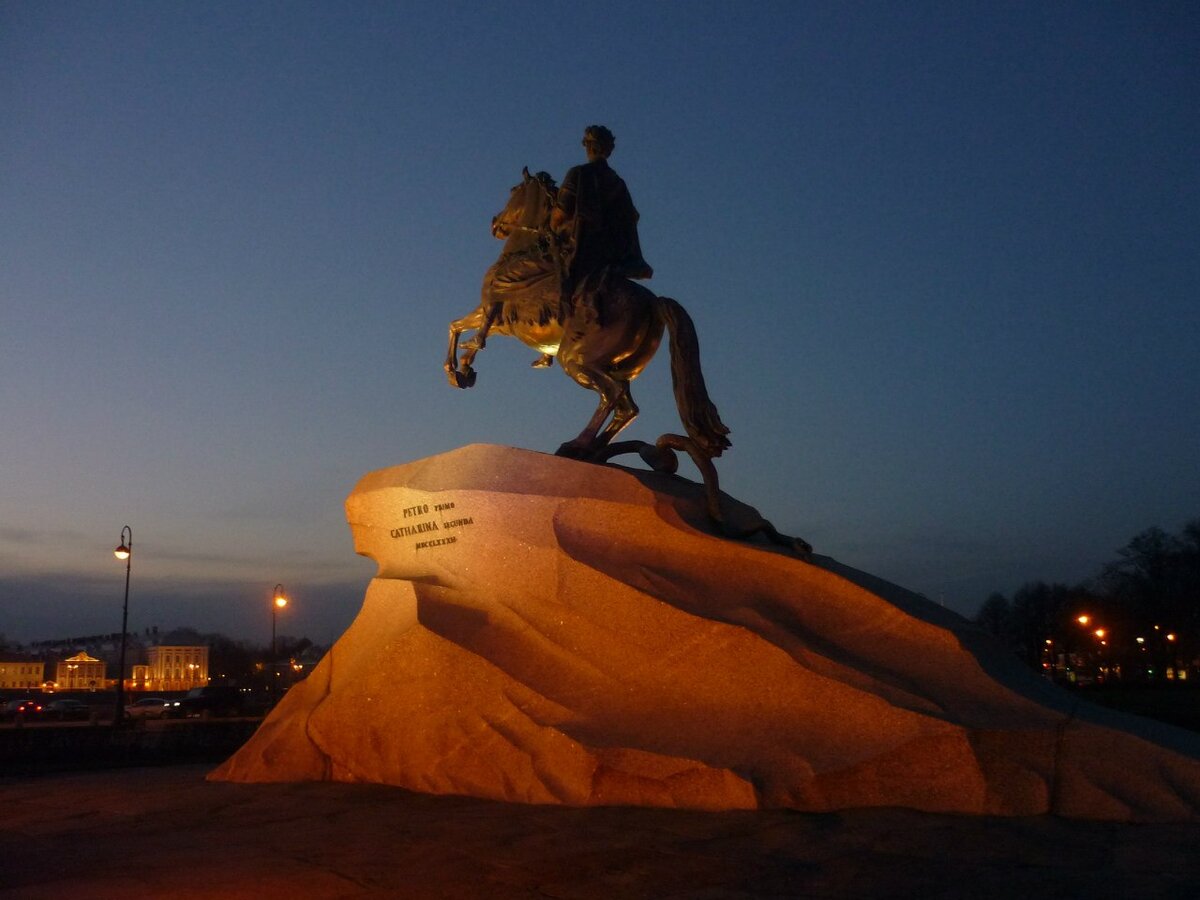 Памятник петру 1 в петербурге кратко