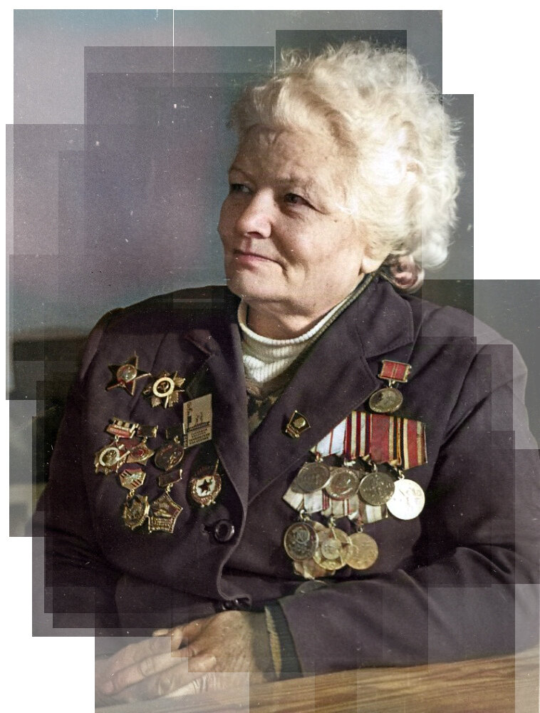 Петлюк Екатерина Алексеевна, ветеран войны, водитель-механик танка. 1982 г. Источник: goskatalog.ru. Фотография использована в качестве иллюстрации.