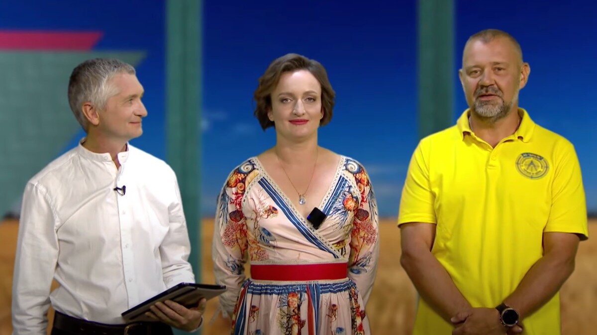 Фото: cropscience.bayer.ru Эксперты БайАрены зернового блока: Валерий Поветкин (слева) АО «Байер», менеджер по маркетингу кластера Запад, Дарья Короткова, агроном-селекционер АО «Артель» и Виктор Антипов, генеральный директор АО «Артель»