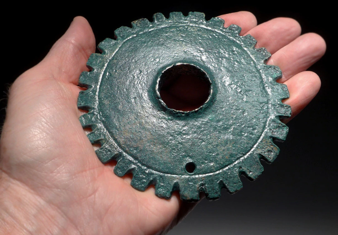 скрин с https://www.paleodirect.com/ancient-sun-god-bronze-ritual-mace-pre-columbian-vicus-moche-culture-pc295/