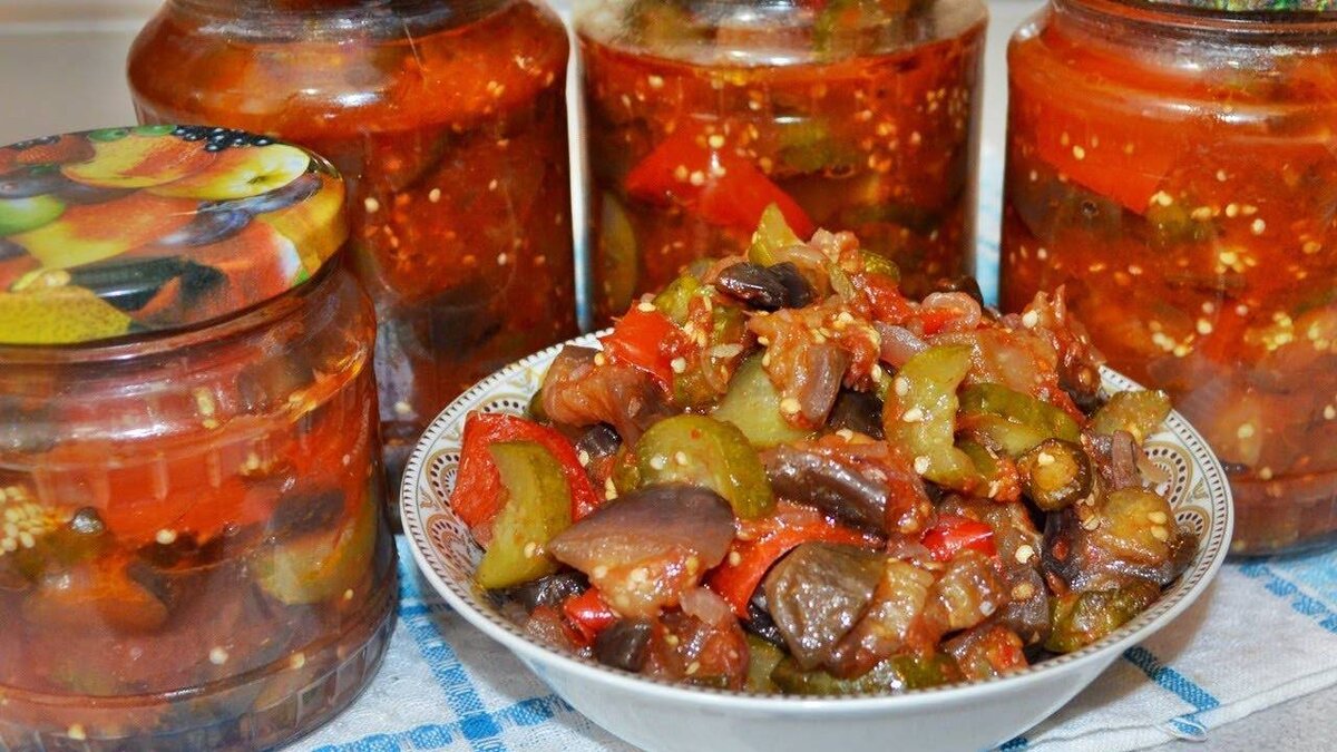 Салат с баклажанами, помидорами и сыром