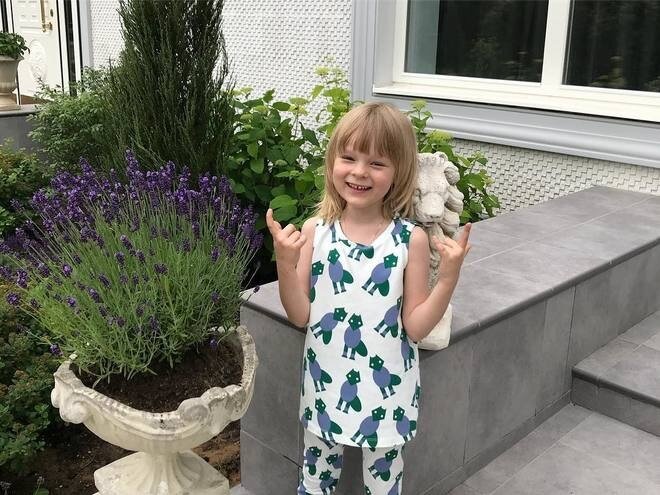 Саша – сына Яны Рудковской и Евгения Плющенко – в саду.
