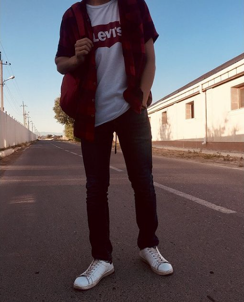 https://instagram.com/_vellvett_/